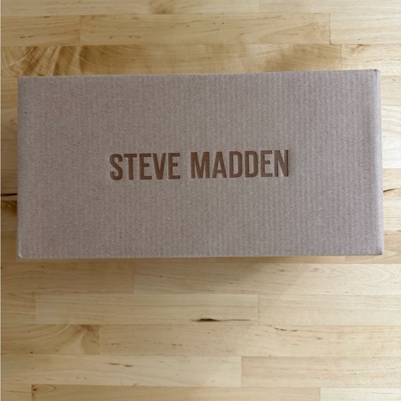 STEVE MADDEN BLACK CHUNKY HEEL SLIP ON SANDAL COMES WITH BOX - Picture 10 of 11